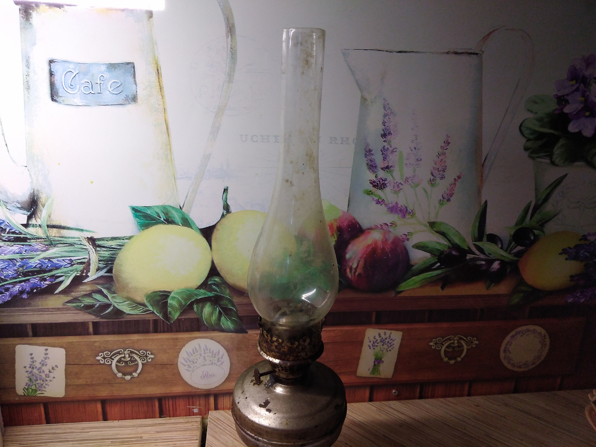 Эта стоит на кухне. 