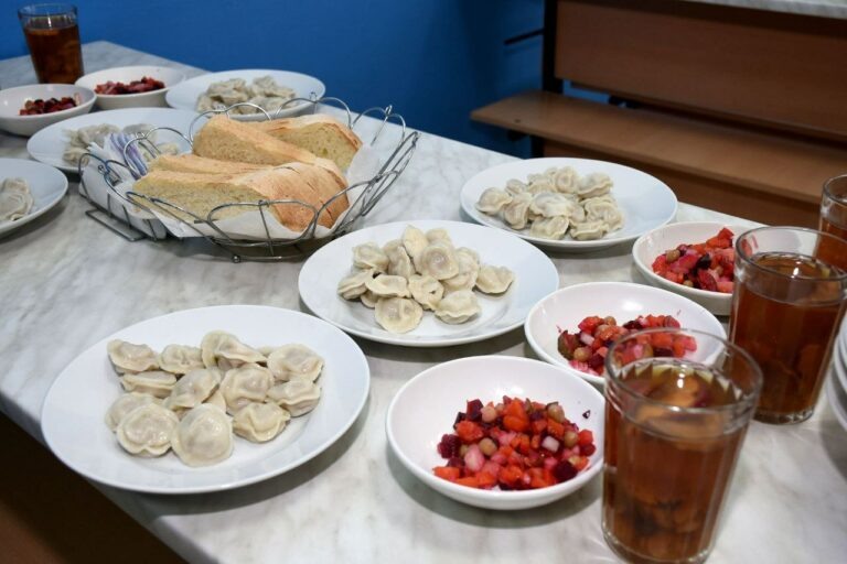    Пельмени, блинчики и оладьи. В школьных столовых Оренбурга обновили меню Белов Михаил Александрович