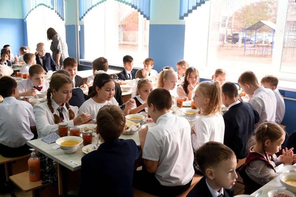  📷    Пельмени, блинчики и оладьи. В школьных столовых Оренбурга обновили меню Белов Михаил Александрович