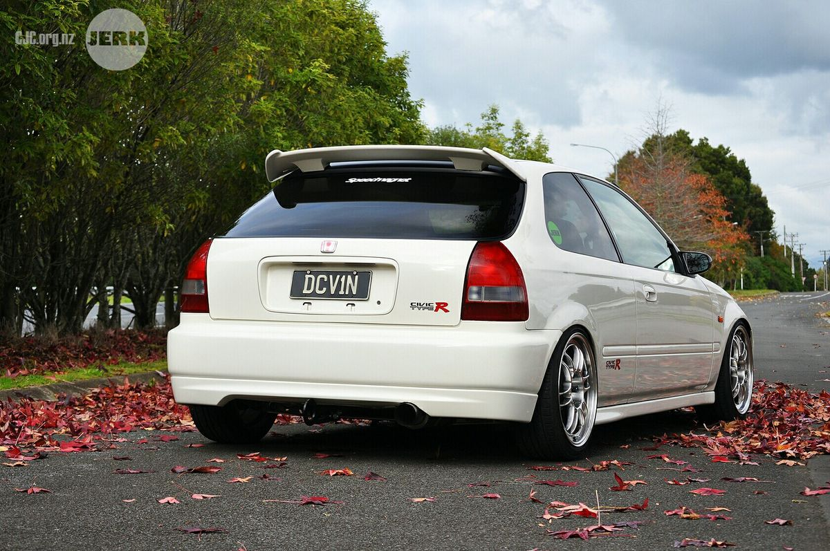 Зимой и летом одним цветом! Civic EK9 Type R может быть любого цвета, при условии что это Championship White! Фото из открытых источников.