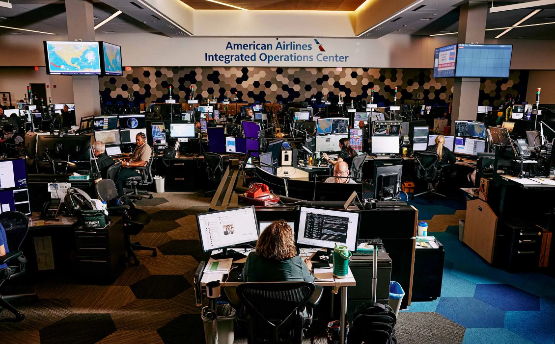 В операционном центре American в Форт-Уэрте. Фото: Matthew Johnson для Bloomberg 