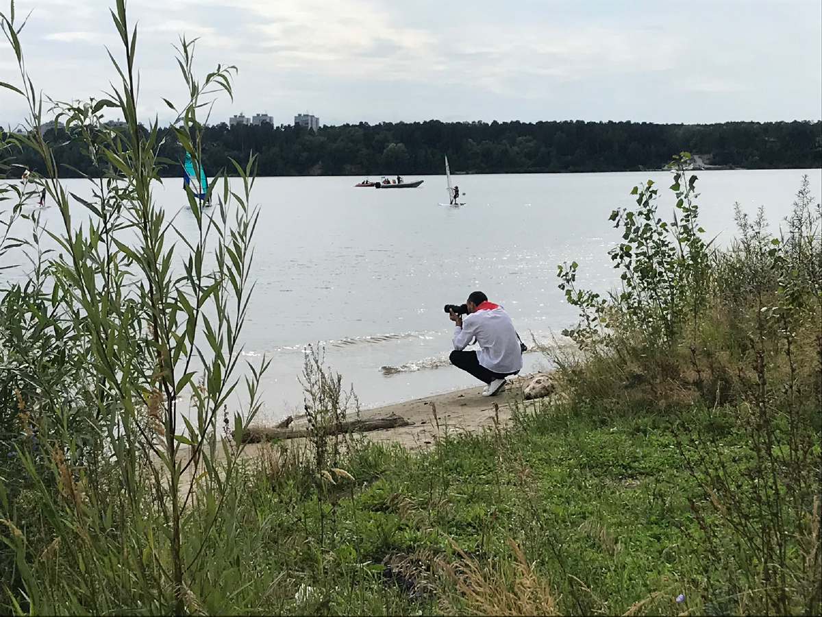 фото автора. В этот момент на сапе плавала красивая, загорелая девушка... а фотограф ловил  момент