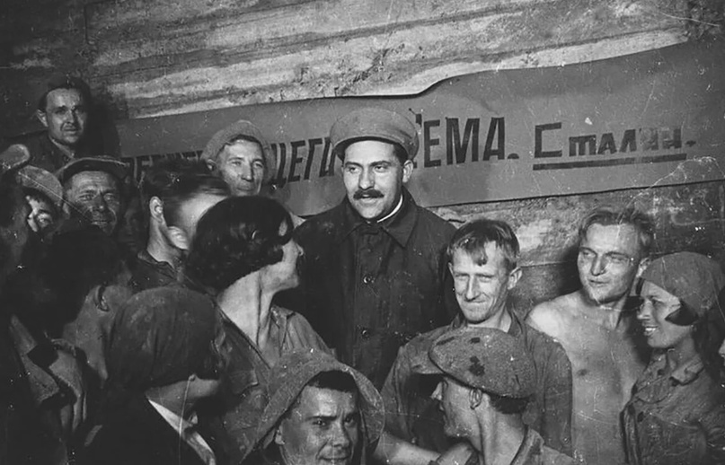 Каганович и метростроевцы, 1935 год