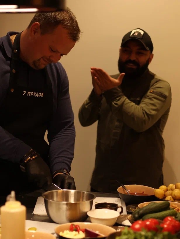 Участники осваивали тонкости работы с ингредиентами и сочетания вкусов. 