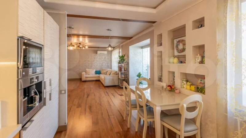     Большая квартира, которую легко проветривать, продается в Барнауле за 25 млн «Авито»