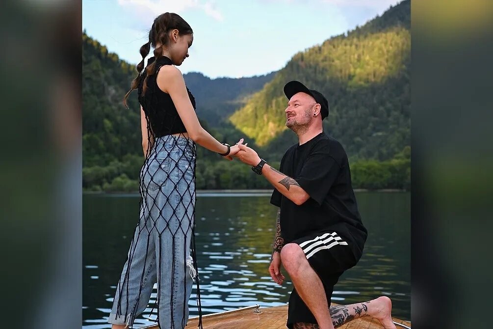 Режиссёр Марк Горобец решил жениться на 18-летней актрисе Александрине Олексюк.
