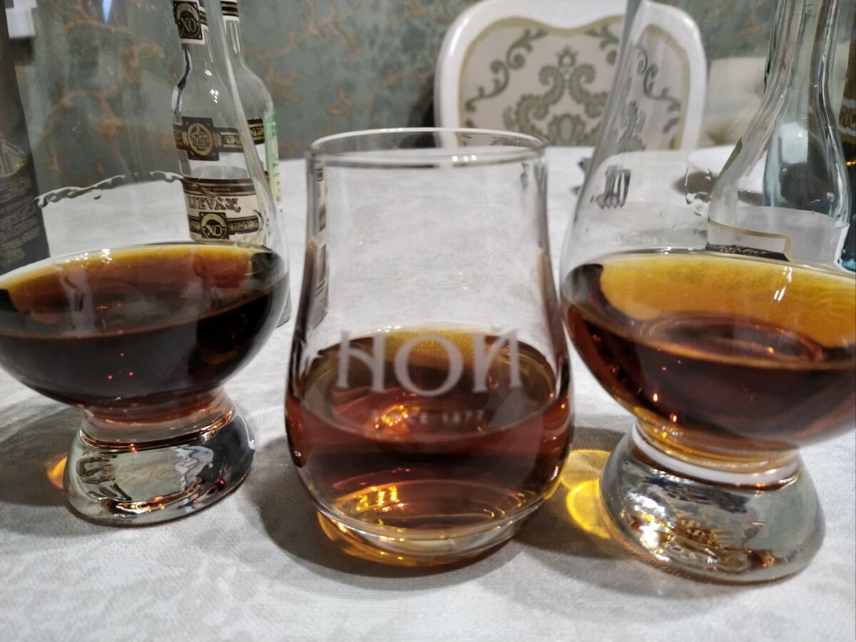 Иджеван, Ной, Ахтамар. Под другим углом Иджеван не такой тёмный, листайте