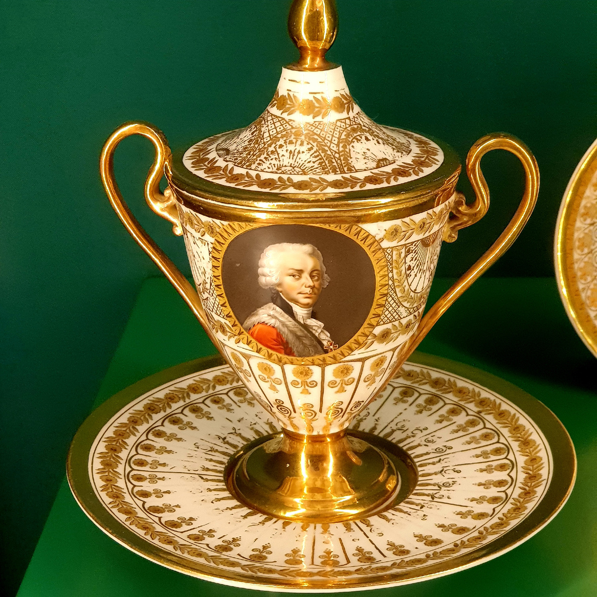 Чашка с портретом Н. Б. Юсупова (1827 год). Мое фото.