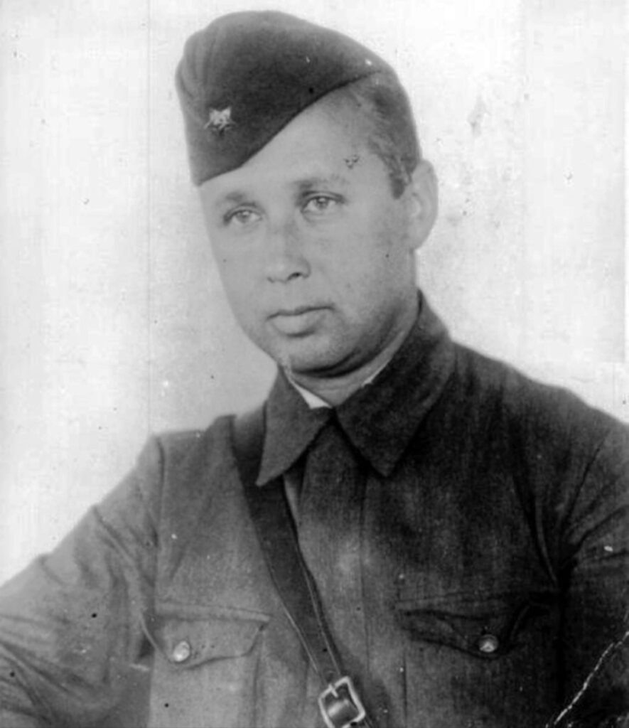 Михаил Миль на фронте. фото: vk.com