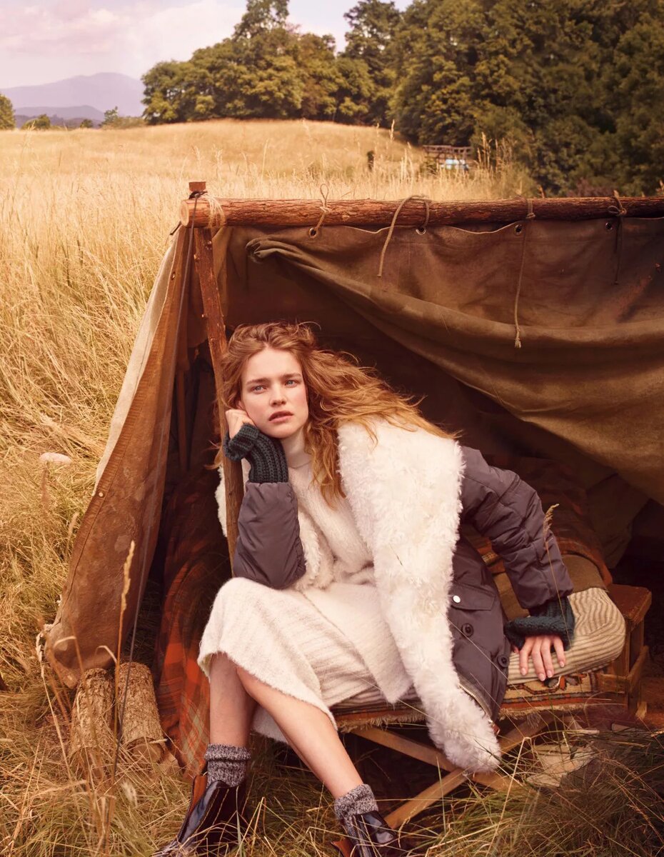 Иногда разменять общую ж\п можно только на два вот таких шалаша. И грустить потом в красивой позе на фоне осеннего пейзажа как Наташа Водянова)). 