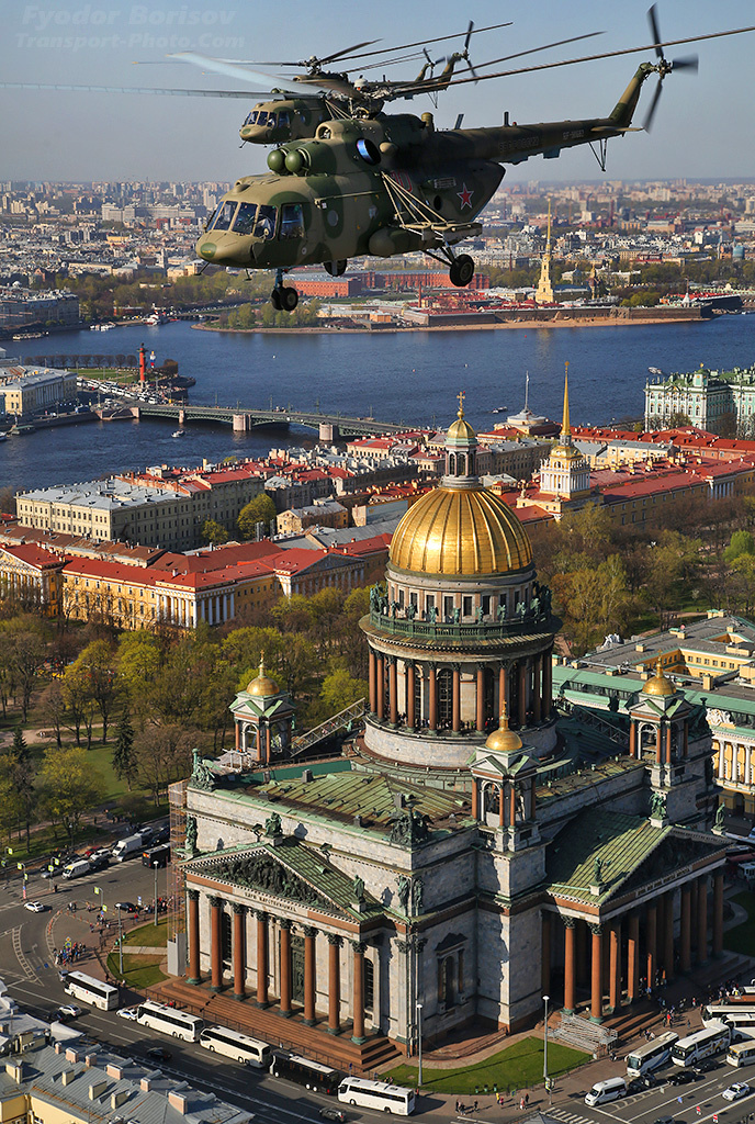 1. Над Исаакиевским собором в Петербурге. 