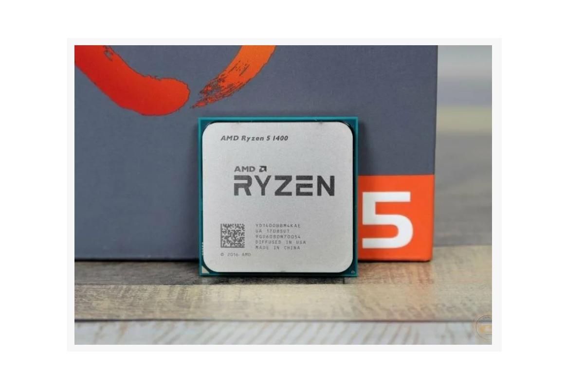 Внешний вид Ryzen 5 1400 на фоне его упаковки