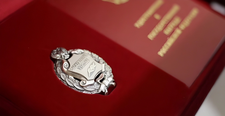    Оренбургским учителям, фермеру и ветеринару присвоили почётные звания Оренбуржье