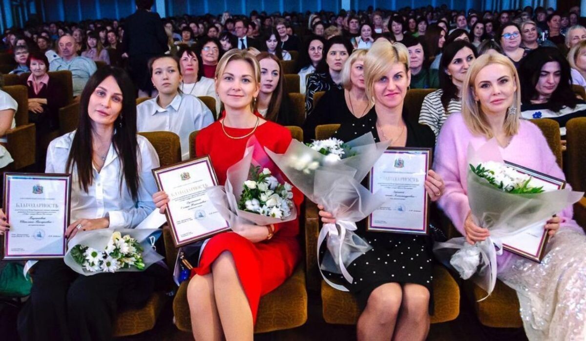     Вручение наград. Источник: rostov-gorod.ru Автор фото: Пресс-служба администрации Ростова
