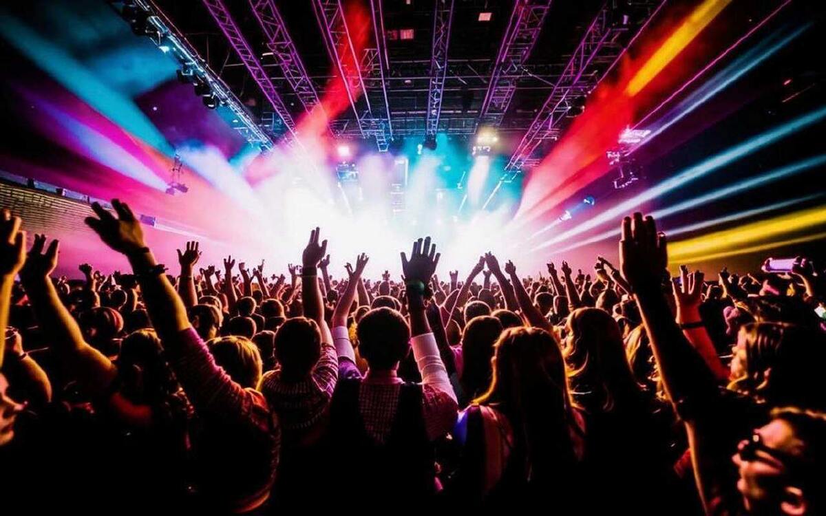    Праздничные выходные в Липецке: фестиваль «Доброе сало» и экзотеррариум «Живые тропики» сгенерировано нейросетью Kandinsky