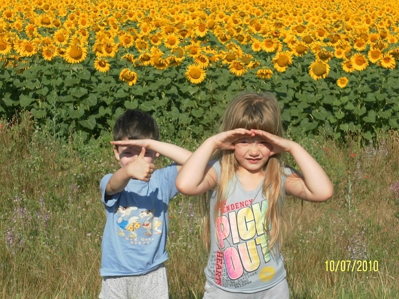 Здесь уже Лере 5, Владу 3,5 года. Едем на машине в Крым