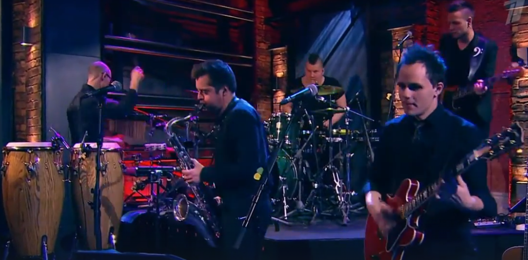 Группа "Фрукты". Фото: стоп-кадр передачи "Вечерний Ургант"