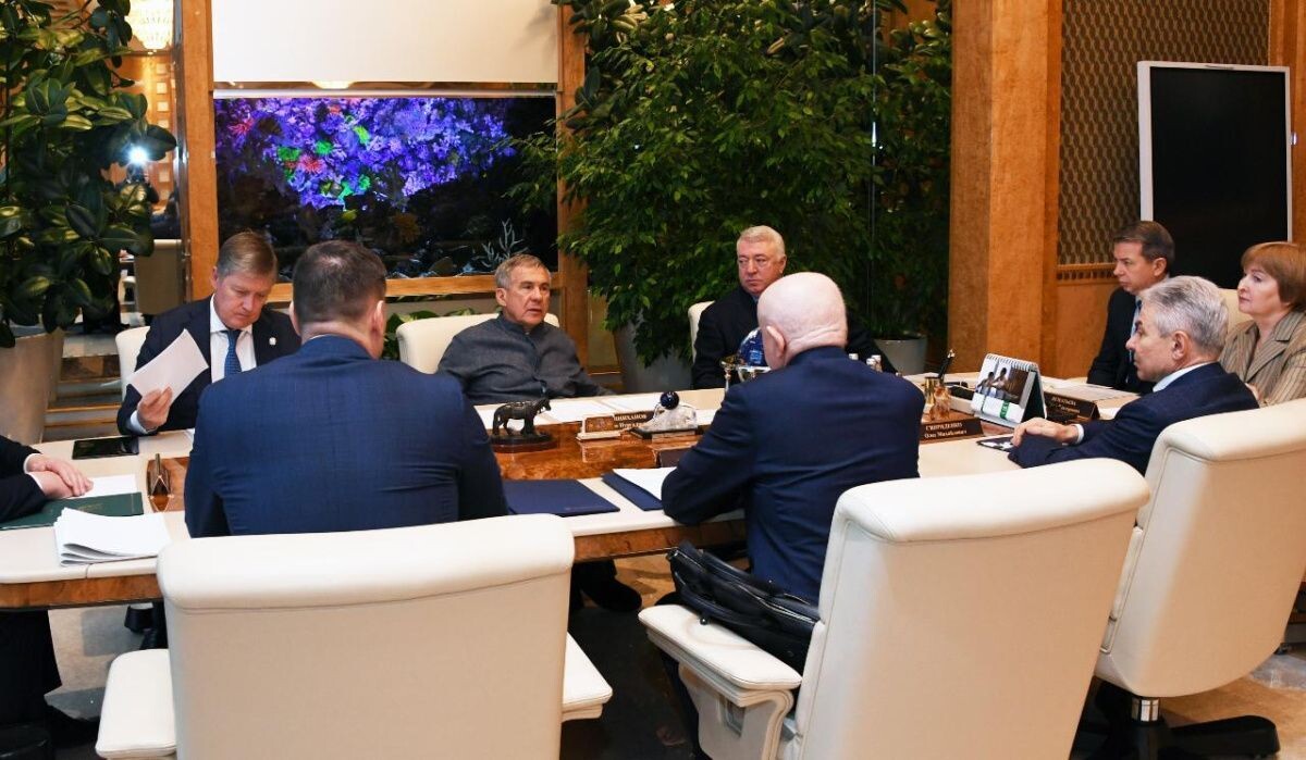     Совещание. Источник: tatarstan.ru Автор фото: Пресс-служба Раиса РТ