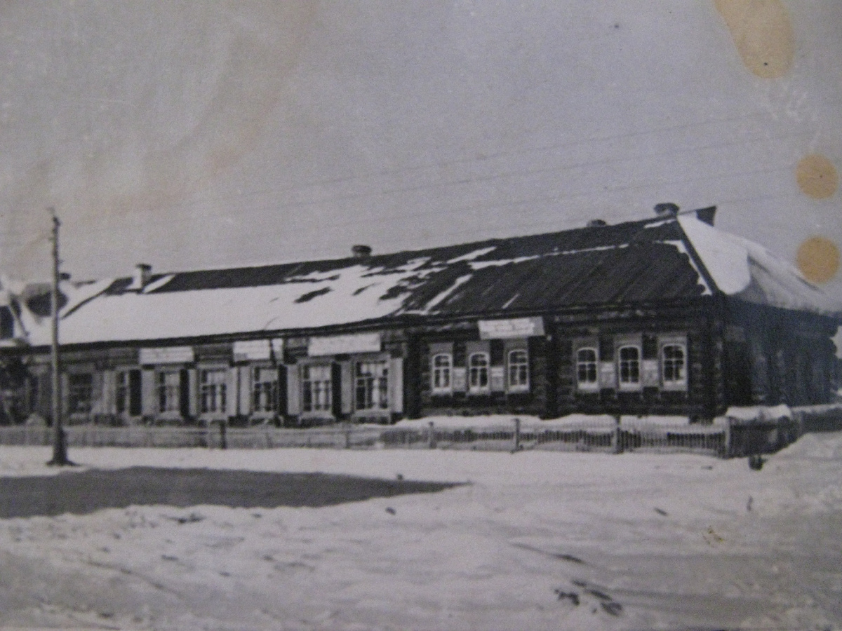 Фото из открытыъ источников. Здание где размещалась  промартель "Прогресс" и Райпромкомбинат.