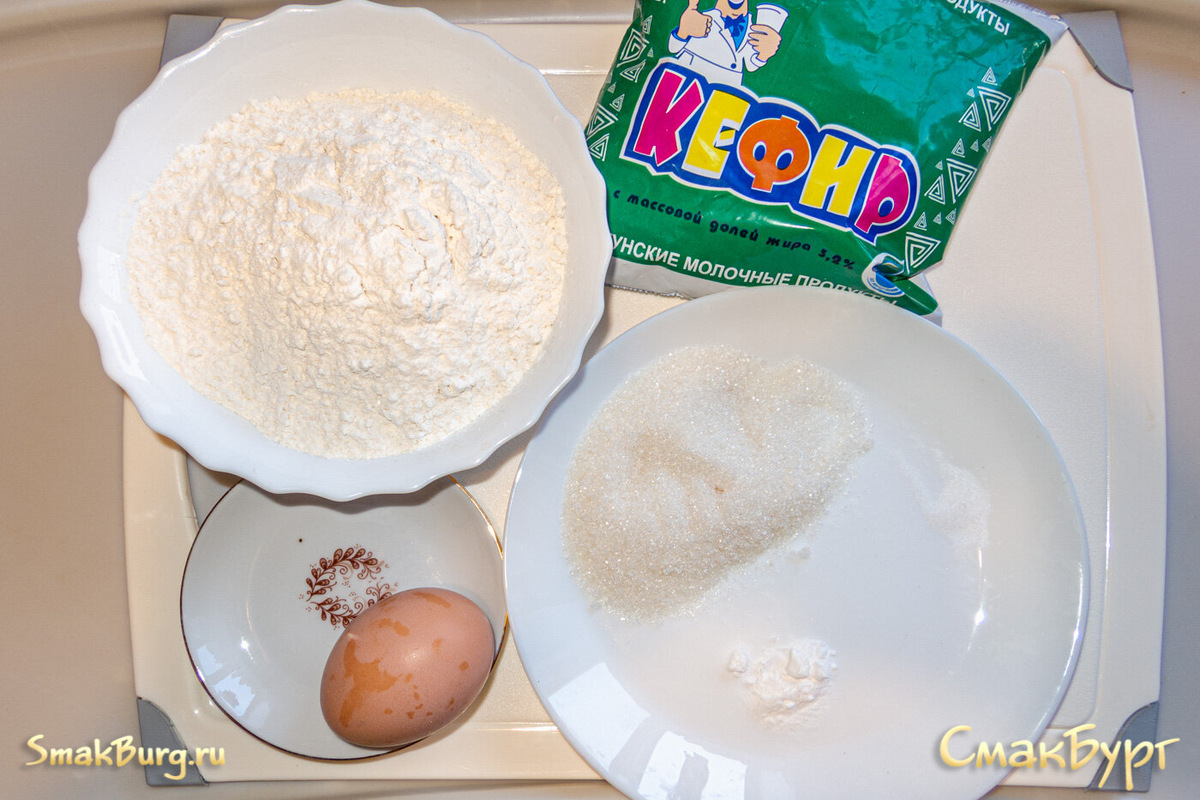 Исходные ингредиенты для приготовления нежных домашних блинчиков