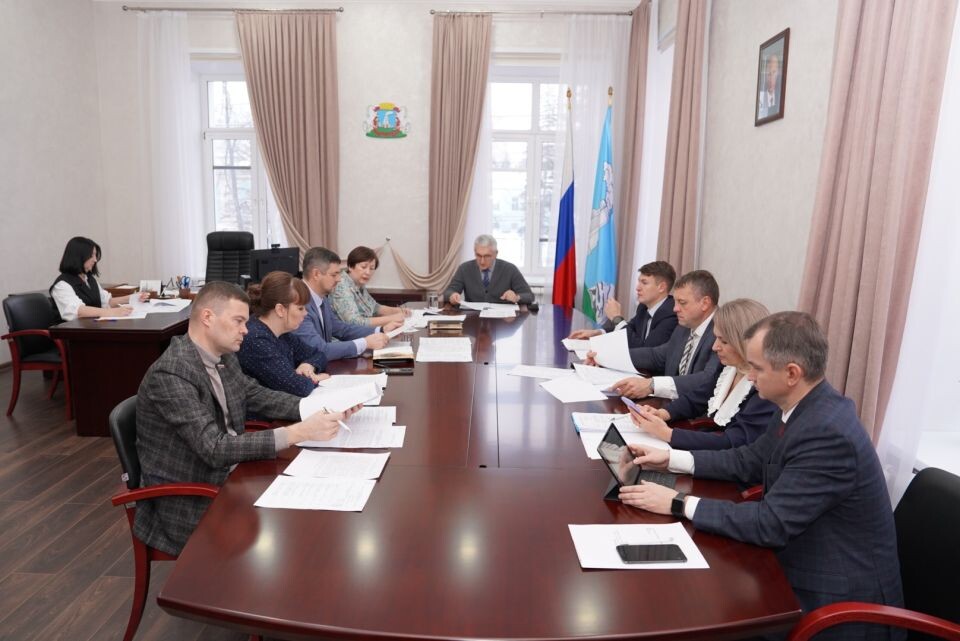    Заседание конкурсной комиссии. Источник: Барнаульская городская Дума