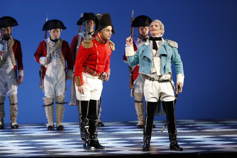 Сцена из спектакля, справа  - Ярослав Абаимов ( Альмавива)