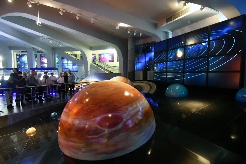     Макет Солнечной системы в Московском планетарии. © РИА Новости. Алексей Куденко