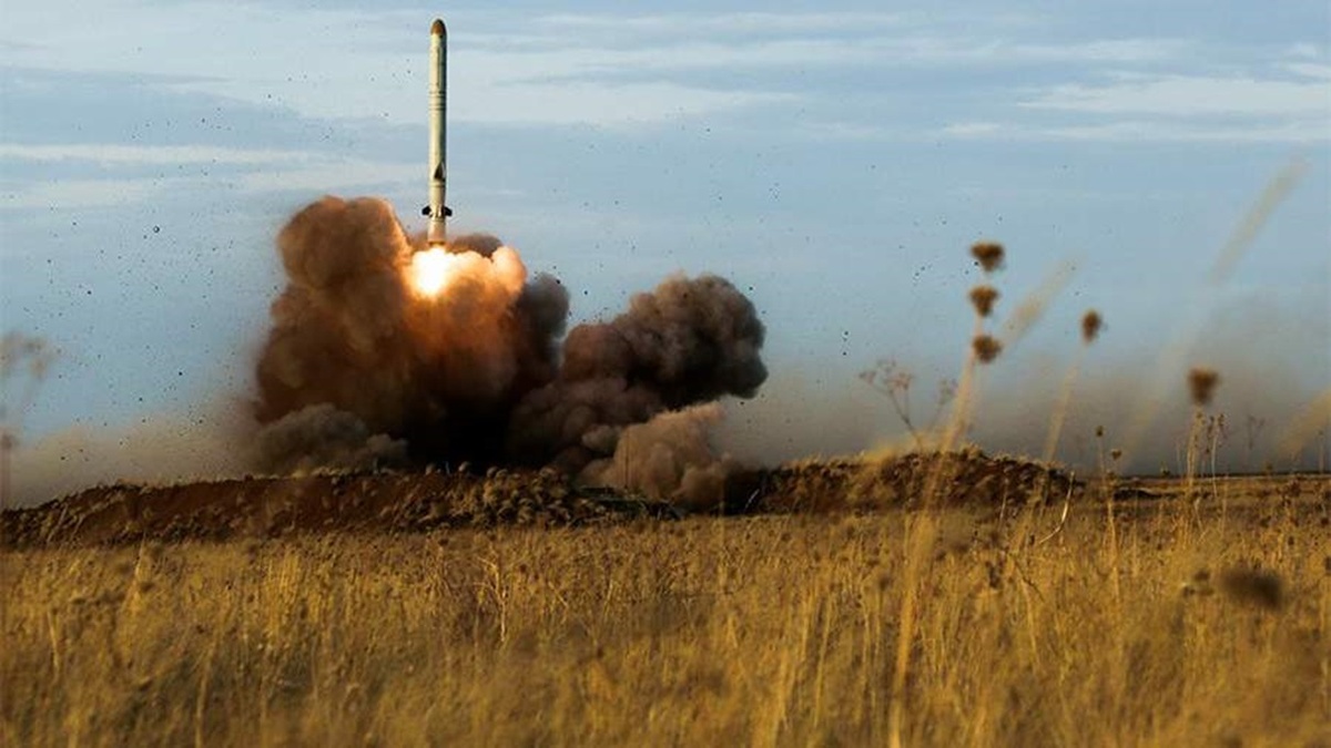 «Орешник» – гиперзвуковая баллистическая ракета средней дальности. Технические характеристики. Источник фото: https://cdn.iz.ru/sites/default/files/styles/900x506/public/news-2024-11/20180823_gaf_ic06_029_0.jpg?itok=MdBWbn7m