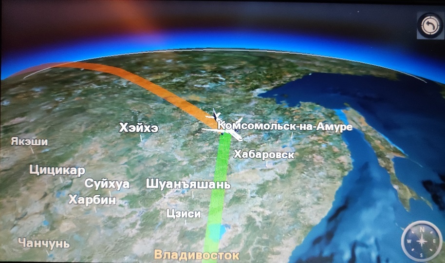 По карте в самолете было очень удобно отслеживать свое местоположение. А от того, что я все время была занята то этим, то едой, то чтением, лететь было совсем не страшно. Хотя я раньше боялась летать.