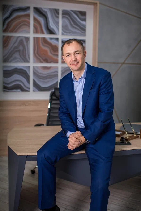 Александр Ерохин — бизнес-эксперт, консультант, тренер-практик. На его счету порядка 200 успешно реализованных консалтинговых проектов. Входит в ТОП бизнес-тренеров по версии журнала «Управление персоналом».