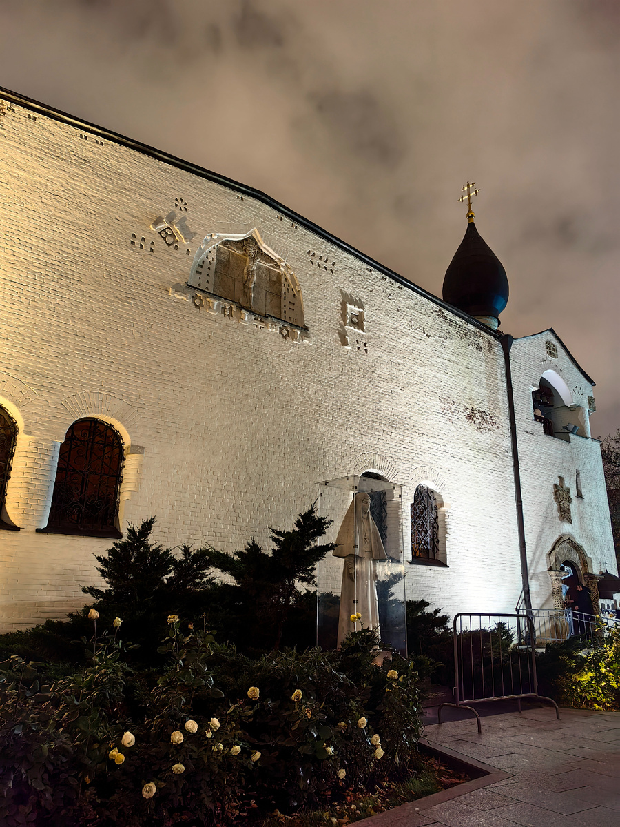 Покровский храм Марфо- Мариинской обители