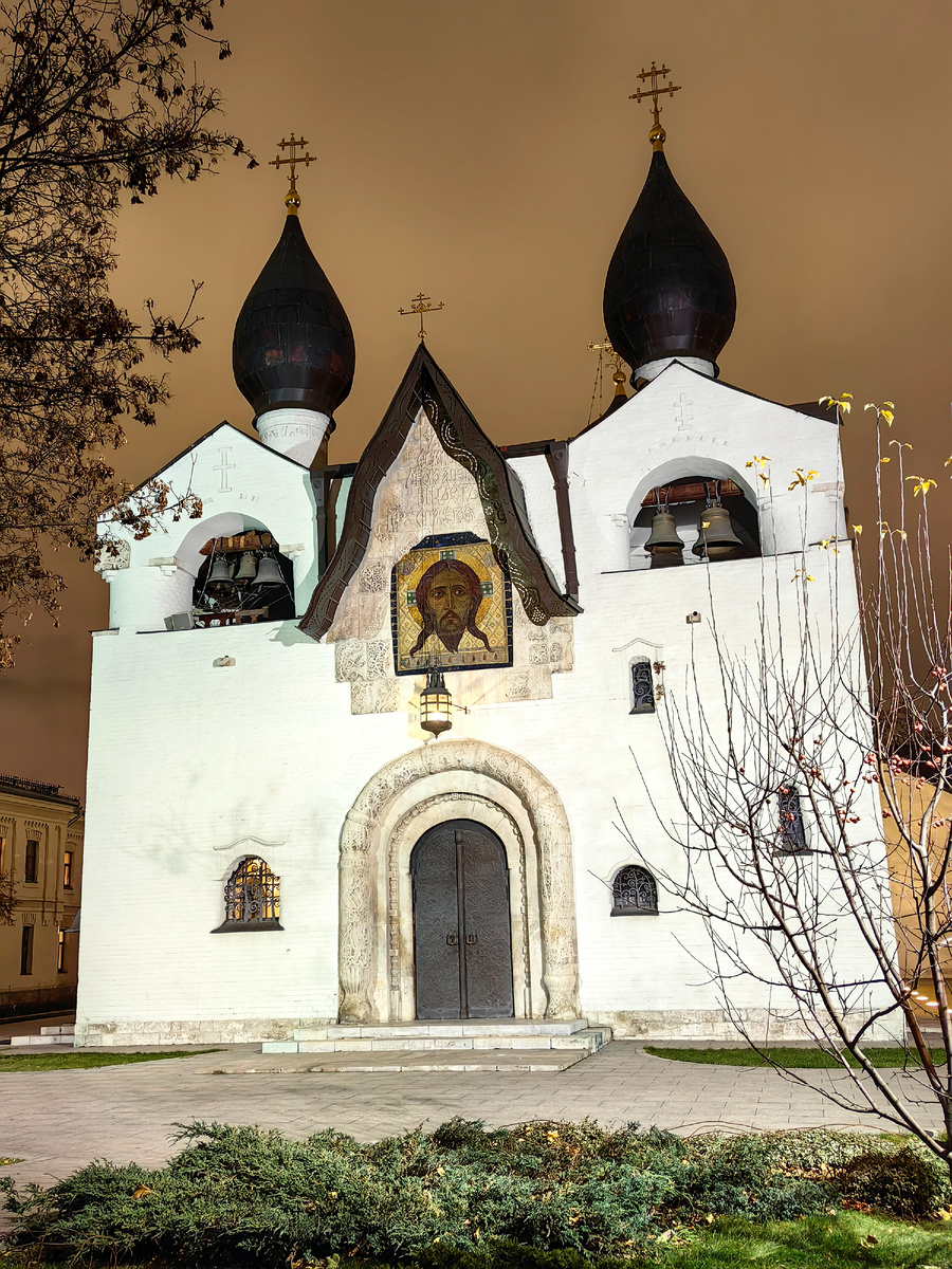 Покровский храм. Мозаичная икона Спаса Нерукотворного 