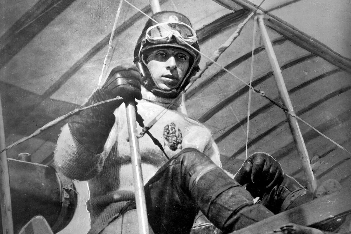 Александр Николаевич Прокофьев-Северский. https://ya.ru/search/?text=ПРОКОФЬЕВ-СЕВЕРСКИЙ+Александр+Николаевич%2C+авиаконструктор+&lr=213&clid=2270456&win=377&search_source=yaru_desktop_common&search_domain=yaru