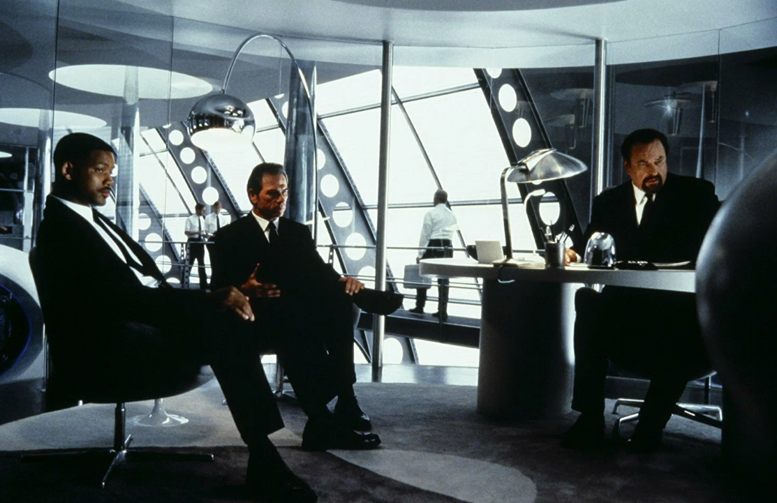 3. Судья Дредд (1995), кинопоиск = 6.9
