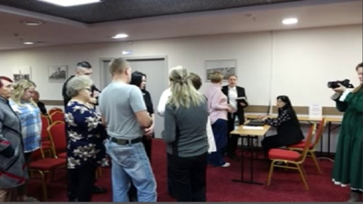    Министр информации и общественных коммуникаций Курской области Ирина Толмачева посетила один из ПВР