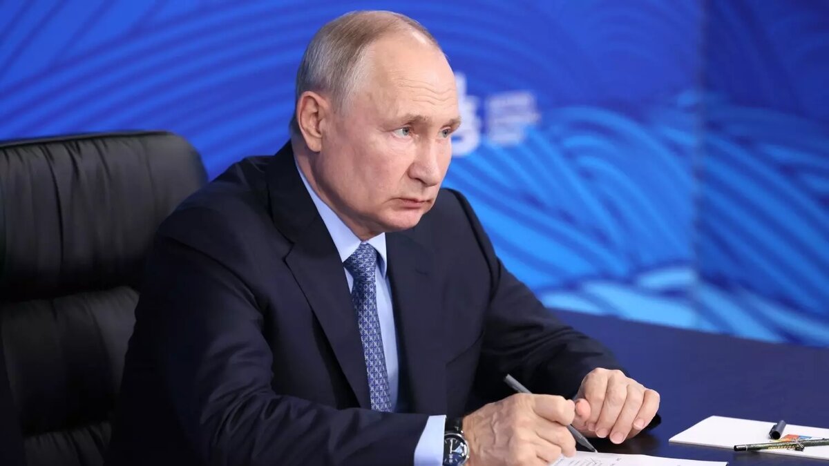 Указ  «Об утверждении Основ государственной политики Российской Федерации  в области исторического просвещения» подписал президент Владимир Путин. Фото: kremlin.ru