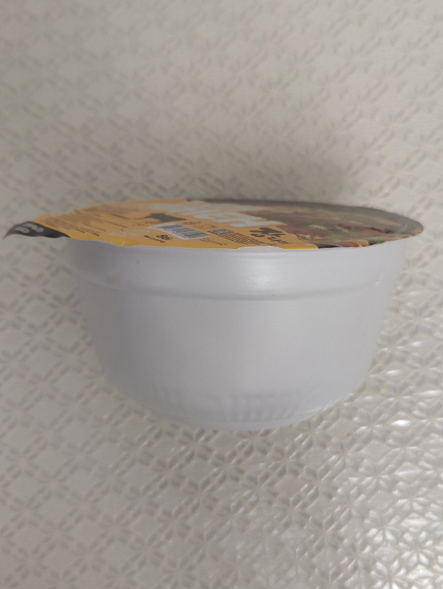 Миска с лапшой 