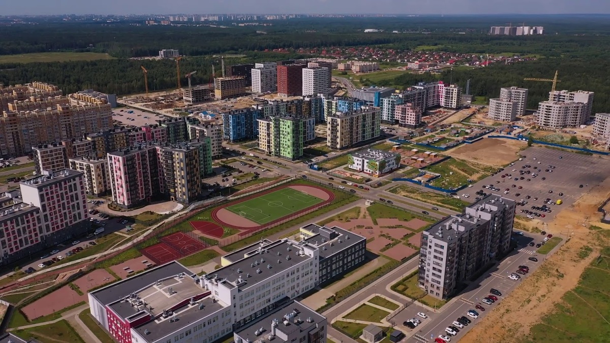 Самый крупный проект «Ленстройтреста» - «Янила». Для его обслуживание требуется почти сотня сотрудников