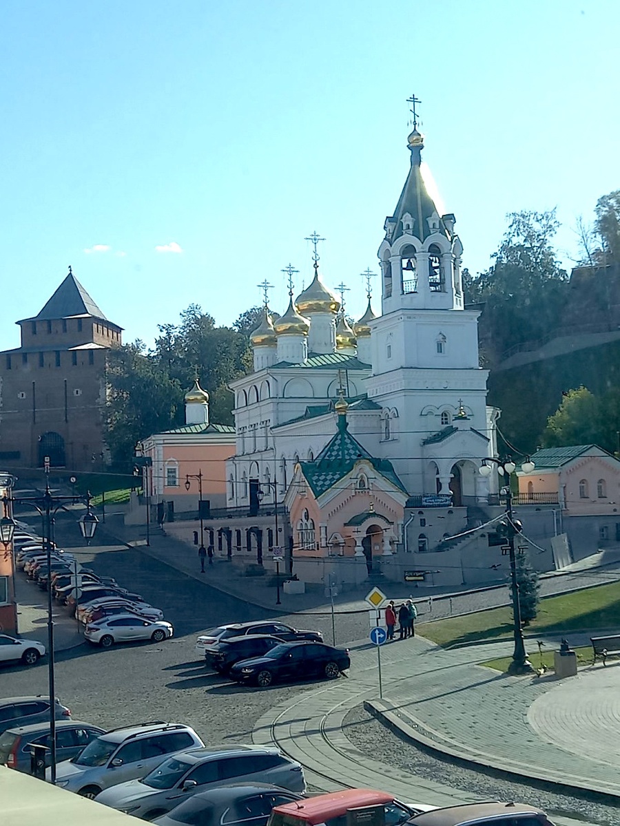 Вид из окна школы. Как не творить в такой атмосфере и окружающей красоте?