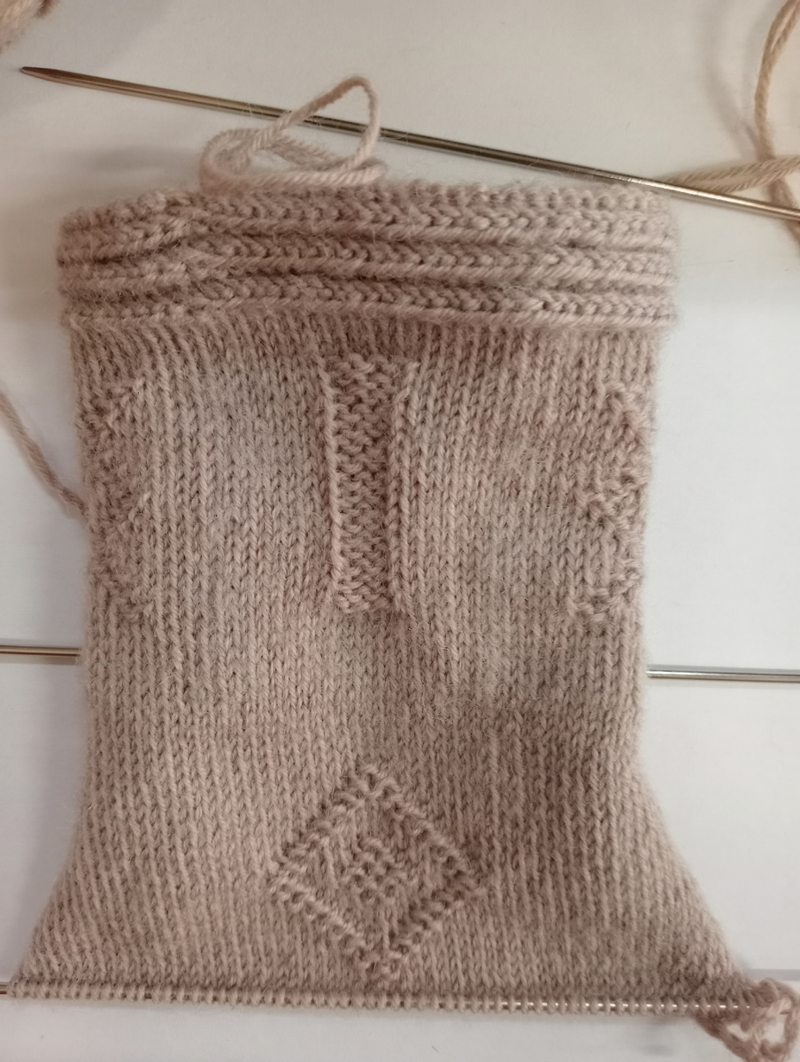 Начало вязания три Латвийских косы, фото авторов