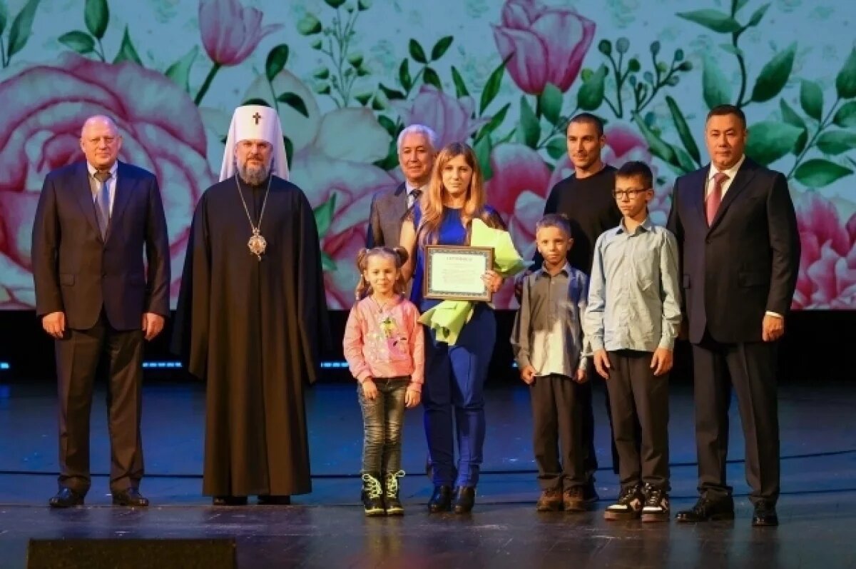    Губернатор Тверской области поздравил выдающихся мам Верхневолжья