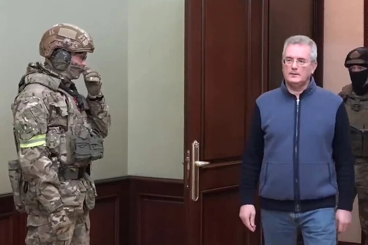 Губернатор Пензенской области Иван Белозерцев во время обыска. Фото: ОПЕРАТИВНАЯ СЪЕМКА.