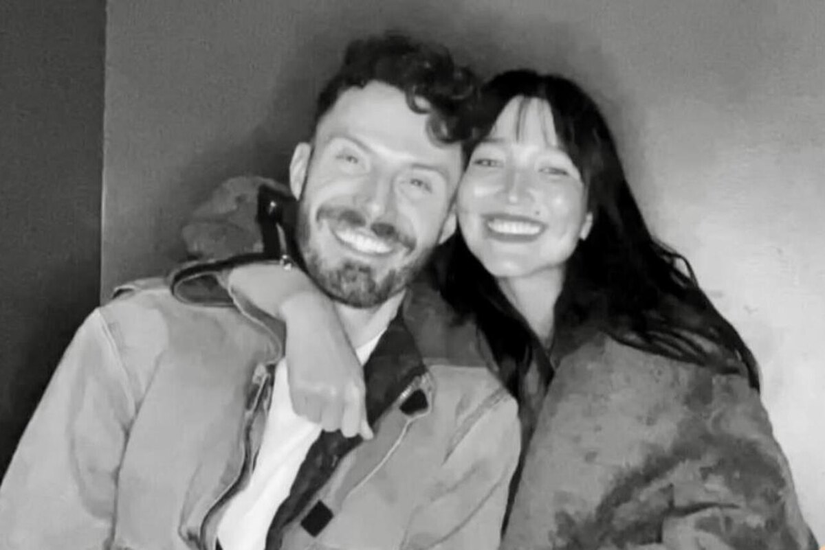    Дарина Эрвин с мужчиной Соцсети