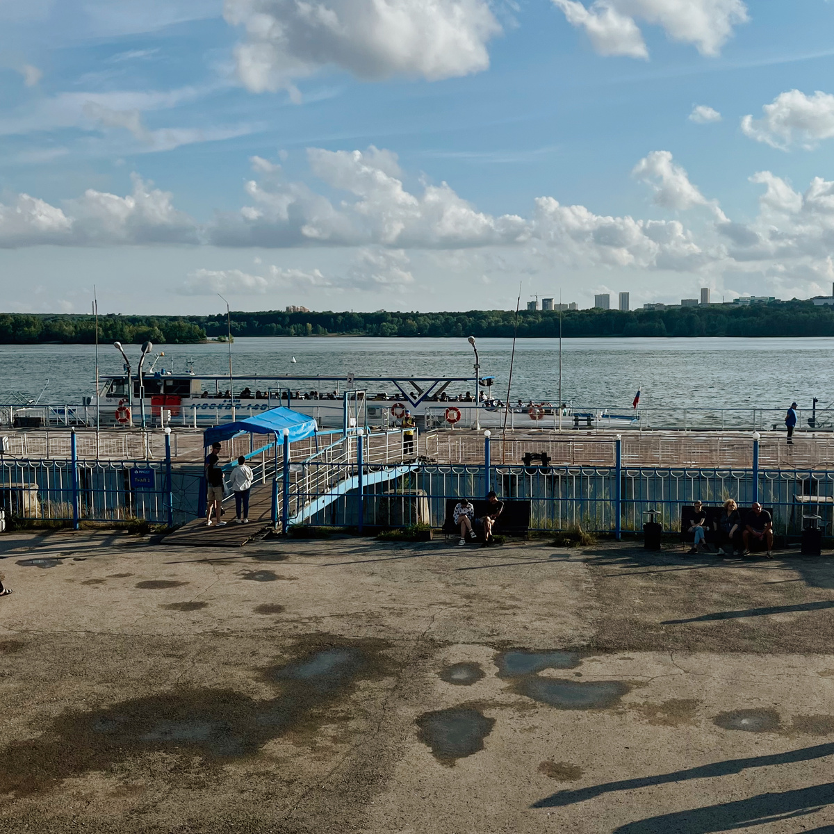 Подход на пирс не реставрировался, видимо, со времен Союза