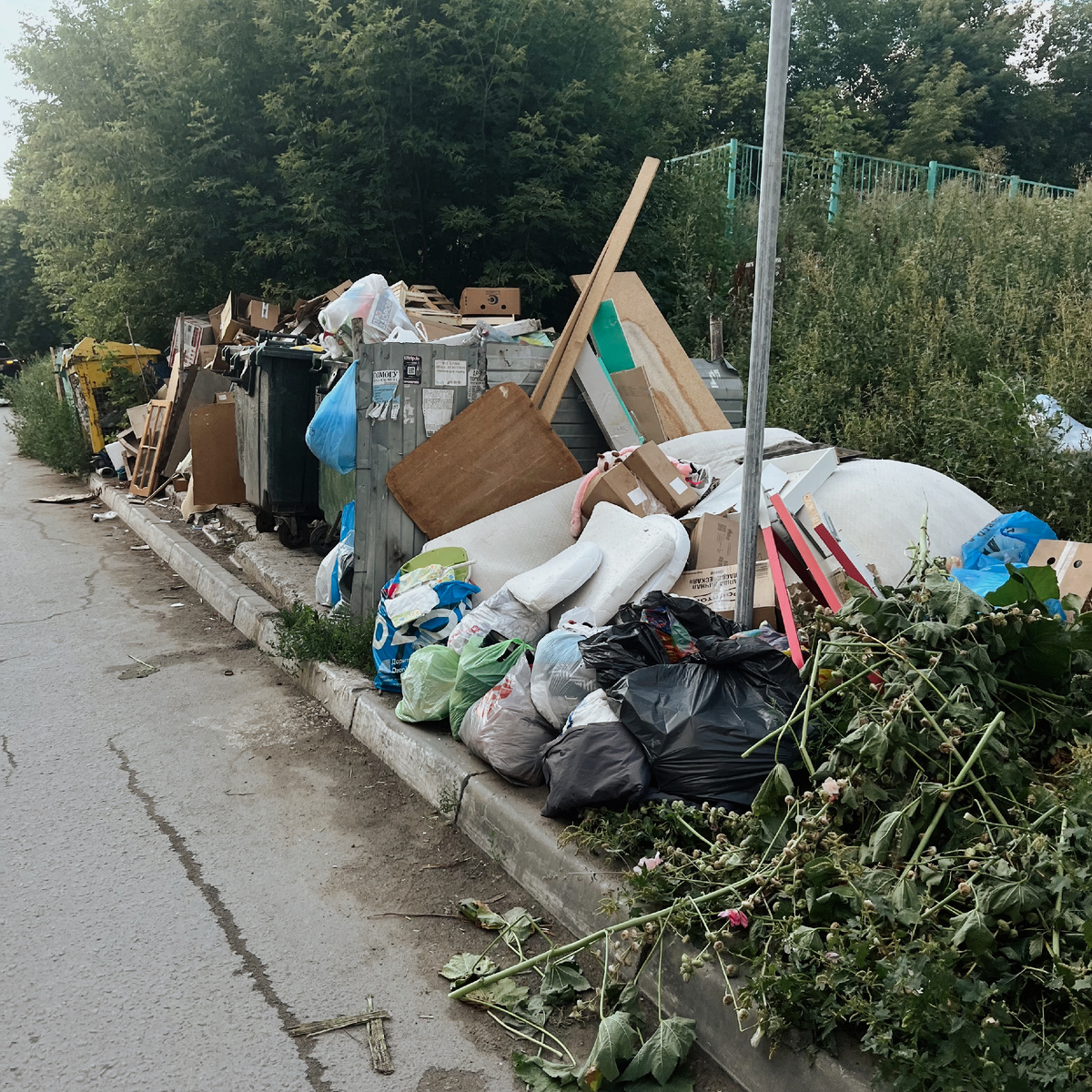 Может на соседних улицах по-другому?... Нет