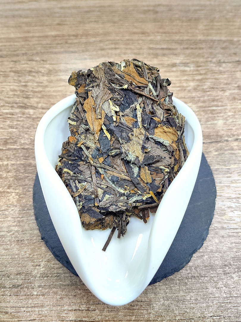 Цветовая гамма сырья - лесной камуфляж, сочетание сухих желто-коричневых и бледно серых а также темных цветов.