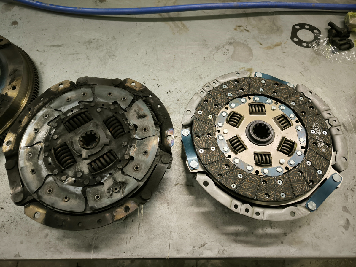 Диск стёрт до состояния фольги почти. 