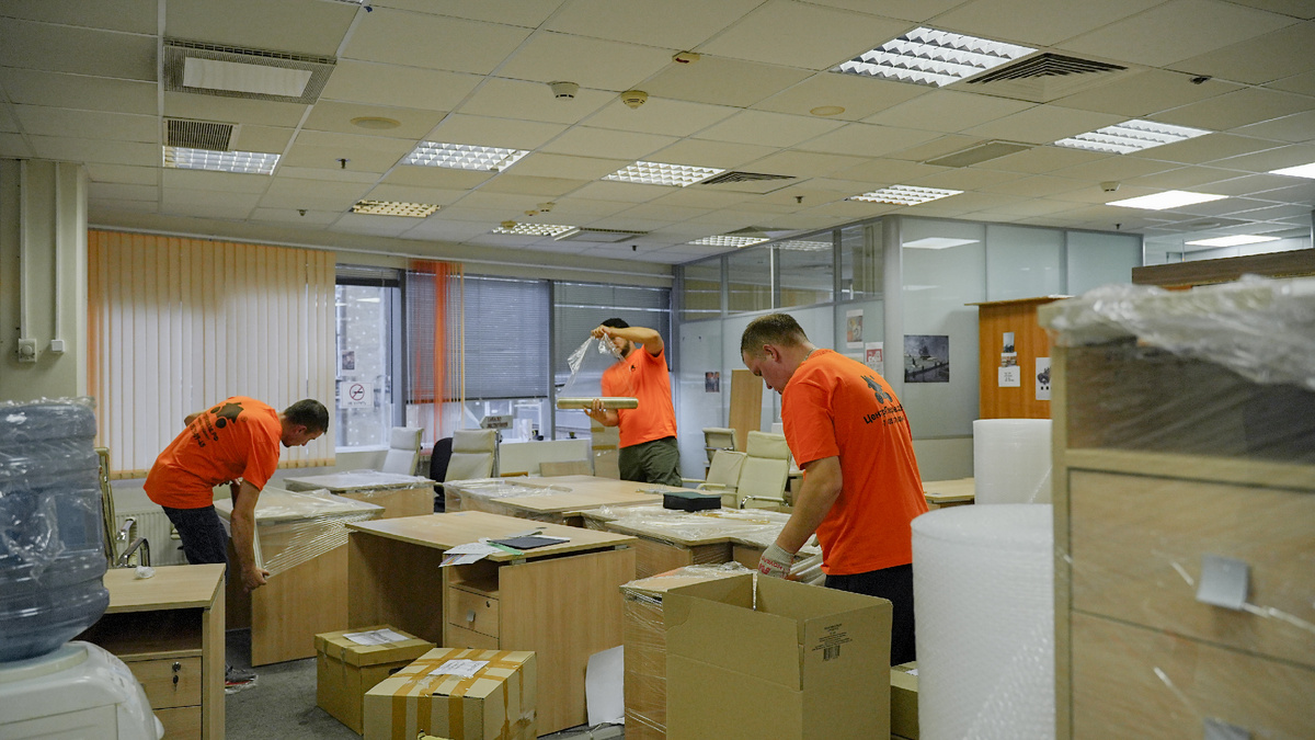 Переезд офиса: команда муверов