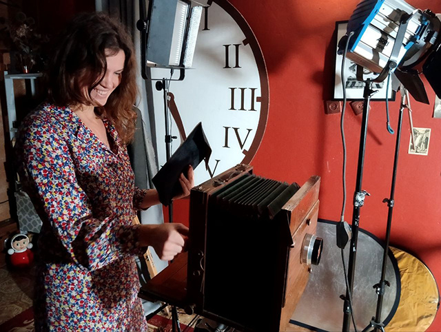 Ирина Соловьева в фотолаборатории