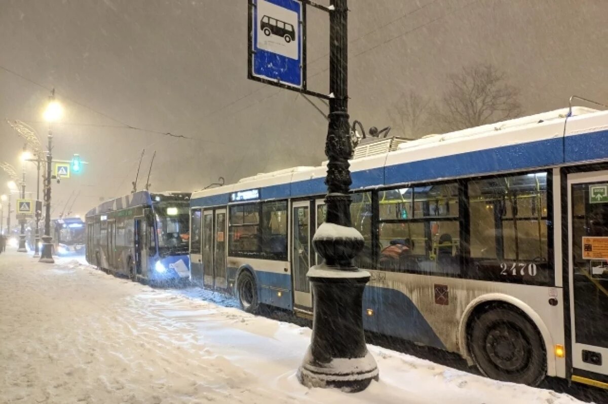    В Уфе 52-летнюю женщину-водителя зажало между двумя троллейбусами